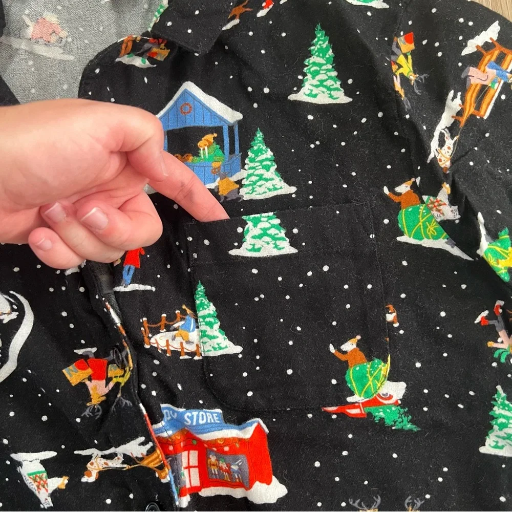 Old Navy Women’s Retro Holiday Village Flannel Short Sleeve Pajama Set Medium